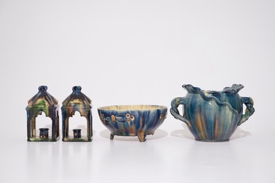 Une grande collection de poterie flamande, influence Art Nouveau, 20&egrave;me