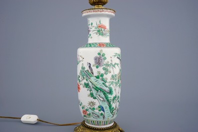 Un vase aux dragons, un vase rouleau et une figure en porcelaine de Chine famille verte, 19&egrave;me