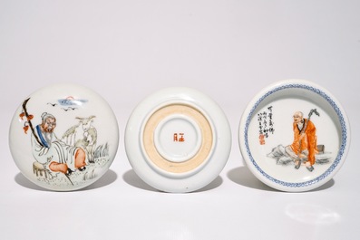 A Chinese seal paste box and cover and a round brushwasher, Republic, 20th C.