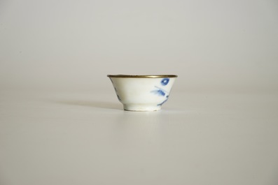 Six tasses &agrave; vin en porcelaine de Chine &quot;Bleu de Hue&quot; pour le march&eacute; vietnamien, 19&egrave;me