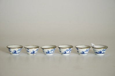 Zes blauw-witte Chinese &quot;Bleu de Hue&quot; wijnkoppen voor de Vi&euml;tnamese markt, 19e eeuw