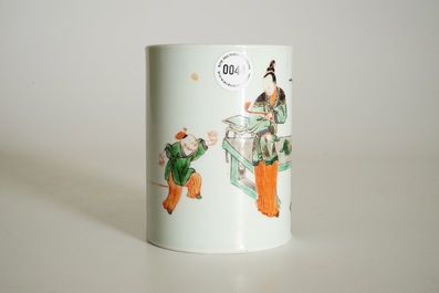 Un pot &agrave; pinceaux en porcelaine de Chine famille verte de style Kangxi, 19/20&egrave;me