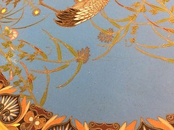 Een paar Japanse cloisonn&eacute; schotels met vogeldecor, Meiji, 19e eeuw