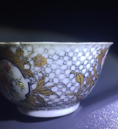 Une tasse et soucoupe en porcelaine de Chine famille rose et grisaille coquille d'oeuf &agrave; d&eacute;cor d'un faisan, Yongzheng