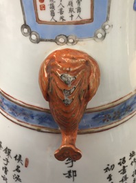 Un vase de forme hu en porcelaine de Chine famille rose &agrave; d&eacute;cor Wu Shuang Pu, 19&egrave;me