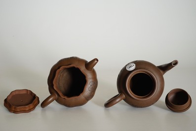 Two Chinese dark Yixing stoneware teapots and covers, 19/20th C.