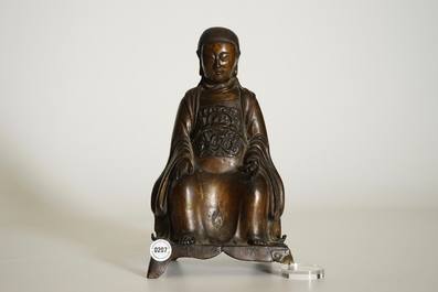Een Chinees bronzen beeld van Zhenwu, Ming