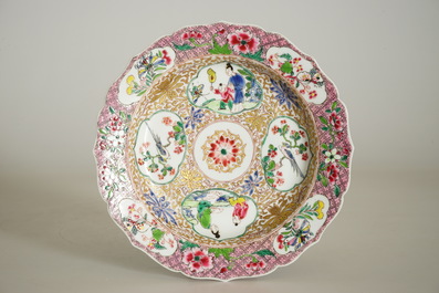 Une assiette en porcelaine de Chine famille rose coquille d'oeuf, Yongzheng