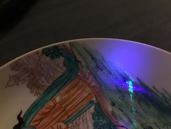 Une assiette en porcelaine de Chine d'exportation &agrave; d&eacute;cor hollandais d'un calvaire, Qianlong