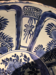 A Chinese blue and white kraak porcelain bowl with a tiger, Ming, Wanli