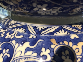 Een grote Chinese blauw-witte driedubbele gourde vaas, Kangxi