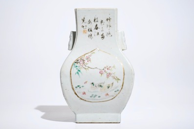 Een Chinese qianjiang cai fanghu vaas, 19/20e eeuw
