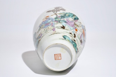 A Chinese famille rose warriors vase, Ju Ren Tang mark, Republic, 20th C.