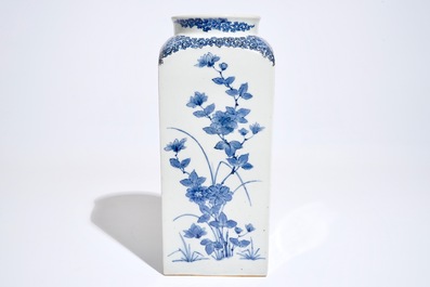 A Japanese Arita blue and white square canister in Kakiemon style, 17/18th C.