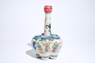 A Chinese verte-rose tulip vase, Qianlong mark, 19th C.