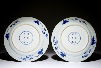 A pair of Chinese blue and white dishes with warriors on horseback, Kangxi