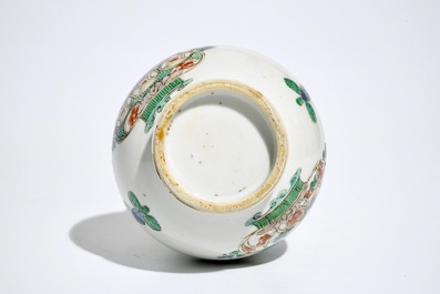 Un vase de forme double gourde en porcelaine de Chine famille verte mont&eacute; en bronze dor&eacute;, Kangxi