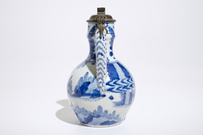A Japanese blue and white Arita jug with landscape design and a pewter lid, Edo, 17th C.