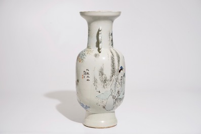 Un vase en porcelaine de Chine qianjiang cai aux joueurs de go, sign&eacute; Ren Huanzhang (1874-1902)