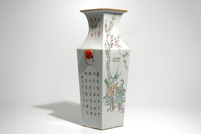 Un grand vase de forme carr&eacute;e en porcelaine de Chine famille rose , 19/20&egrave;me