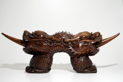 A Chinese carved wood figure of a two-headed dragon, 19/20th C.