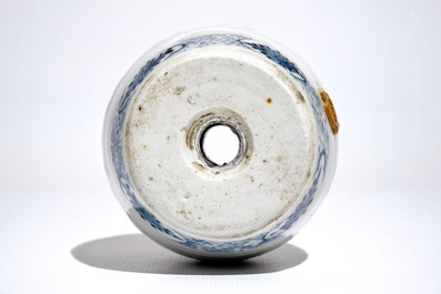 A Chinese blue and white barrel-shaped incense holder with &quot;Shou&quot; design, 19/20th C.