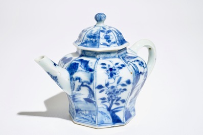 Een Chinese blauwwitte theepot met bloemen en landschappen in cartouches, Kangxi