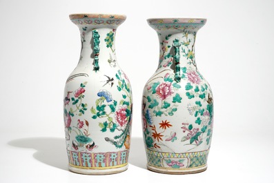 Deux vases en porcelaine de Chine famille rose aux oiseaux, 19&egrave;me