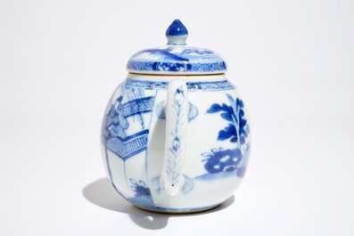 Une th&eacute;i&egrave;re en porcelaine de Chine bleu et blanc &agrave; d&eacute;cor de &quot;La Romance de la chambre de l'ouest&quot;, Yongzheng