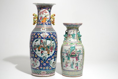 Deux vases en porcelaine de Chine famille rose, 19&egrave;me