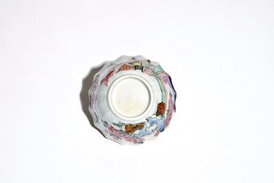 Une tasse et soucoupe polylob&eacute;e en porcelaine de Chine famille rose, Yongzheng