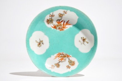 Een Chinese kop en schotel met turquoise fondkleur, Qianlong