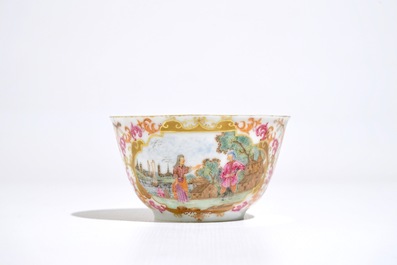 Une tasse et soucoupe en porcelaine de Chine famille rose &agrave; d&eacute;cor de Pierre Ier le Grand, Qianlong