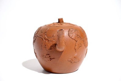 Een Chinese Yixing steengoed theepot met reli&euml;fdecor, Kangxi