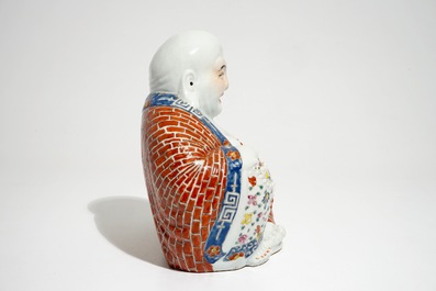 Un mod&egrave;le de Bouddha en porcelaine de Chine famille rose, 19/20&egrave;me