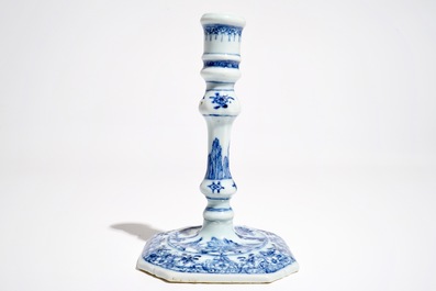 Un bougeoir en porcelaine de Chine bleu et blanc, Compagnie des Indes, Qianlong
