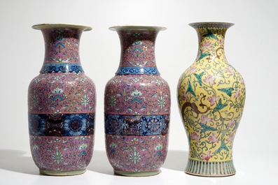 Une paire de vases en porcelaine de Chine famille rose et un vase aux dragons sur fond jaune, 19/20&egrave;me