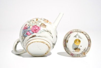 Une th&eacute;i&egrave;re sur pr&eacute;sentoir en porcelaine de Chine famille rose, Qianlong