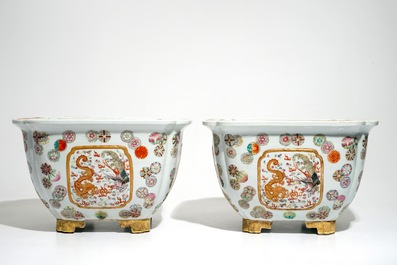 A pair of large Chinese famille rose jardinieres, 20th C.