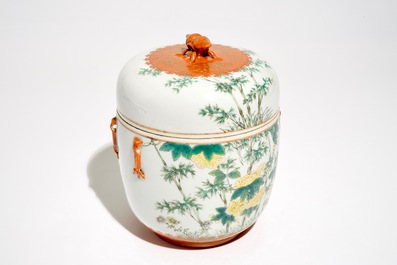 A large Chinese cylindrical box and cover, Qianlong mark, 19/20th C.