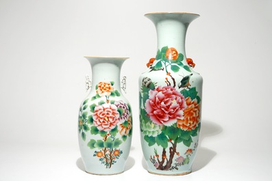 Cinq vases en porcelaine de Chine famille rose, 19/20&egrave;me