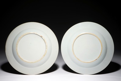 Un plat et deux assiettes en porcelaine de Chine famille rose aux canards mandarins, Qianlong