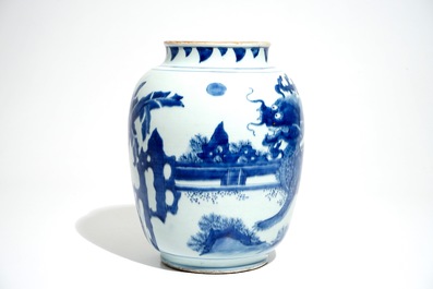 Un vase en porcelaine de Chine bleu et blanc &agrave; d&eacute;cor d'un qilin, Shunzhi, &eacute;poque Transition