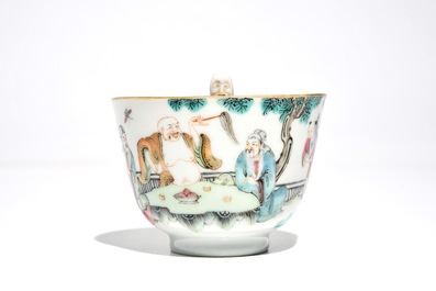 Une tasse surprise en porcelaine de Chine famille rose, marque et p&eacute;riode de Xianfeng