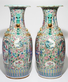 A pair of very large Chinese famille rose vases with war scenes, 19th C.