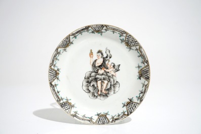 Deux tasses et une soucoupe en porcelaine de Chine grisaille &agrave; d&eacute;cor mythologique de V&eacute;nus et Cupidon, Qianlong