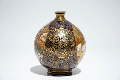 Un vase en porcelaine Satsuma, marque de Kinkoza, Japon, &eacute;poque Meiji, 19&egrave;me