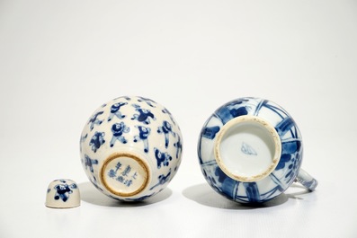 Quatre assiettes, une verseuse et un pot couvert en porcelaine de Chine bleu et blanc, Kangxi