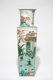 Un grand vase en porcelaine de Chine famille verte, marque de Kangxi, 19&egrave;me