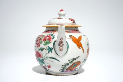 Une assiette et une th&eacute;i&egrave;re en porcelaine de Chine famille rose &agrave; d&eacute;cor d'oies, Yongzheng/Qianlong